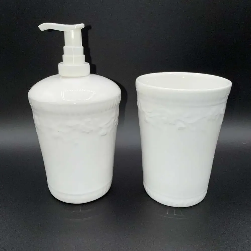 Crabtree & Evelyn Vintage White Embossed Ceramic Bath Set Made In Portugal NEW