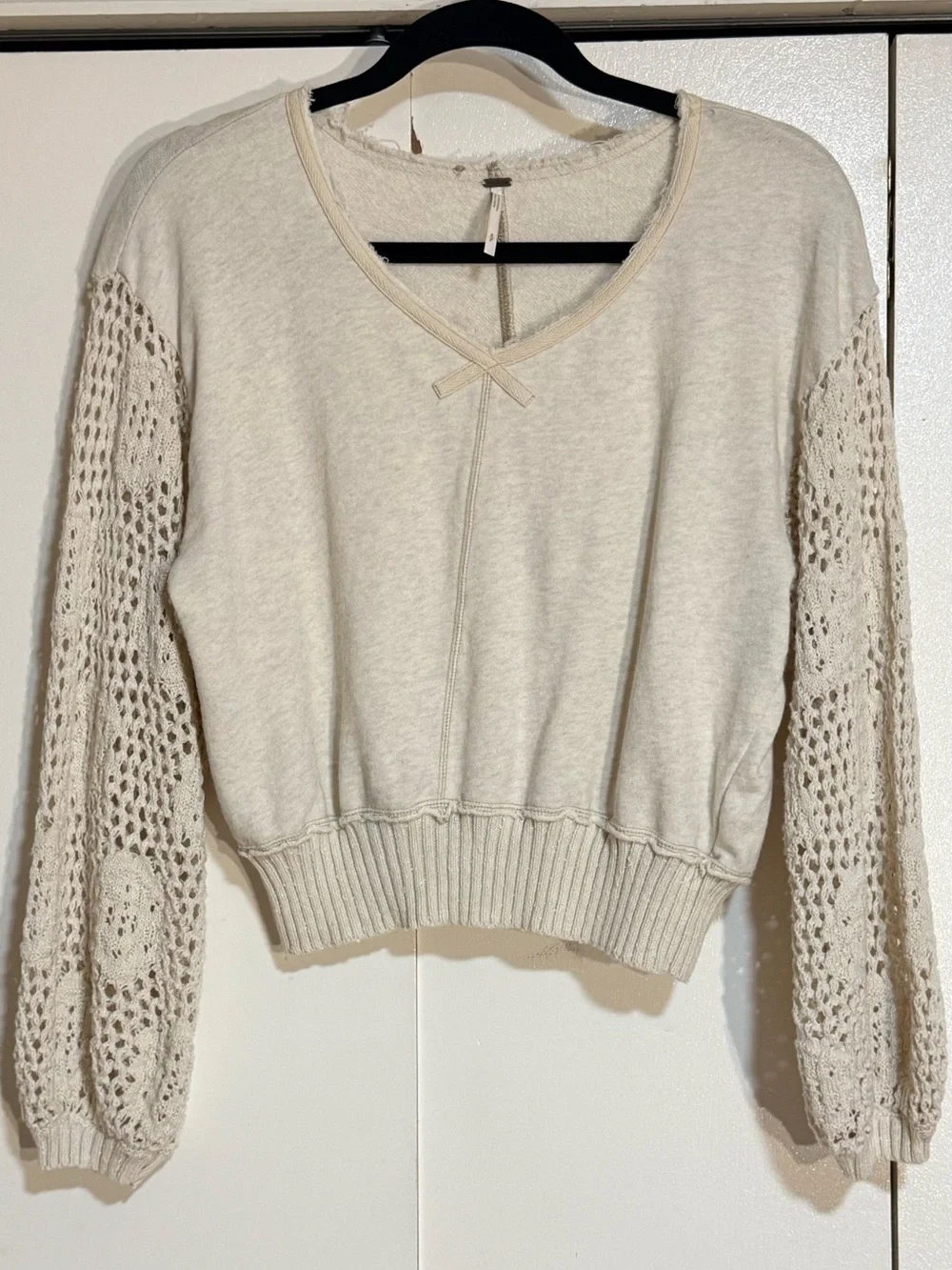 Free People Cream Sweatshirt Crochet Lace Balloon Sleeve V-Neck Small