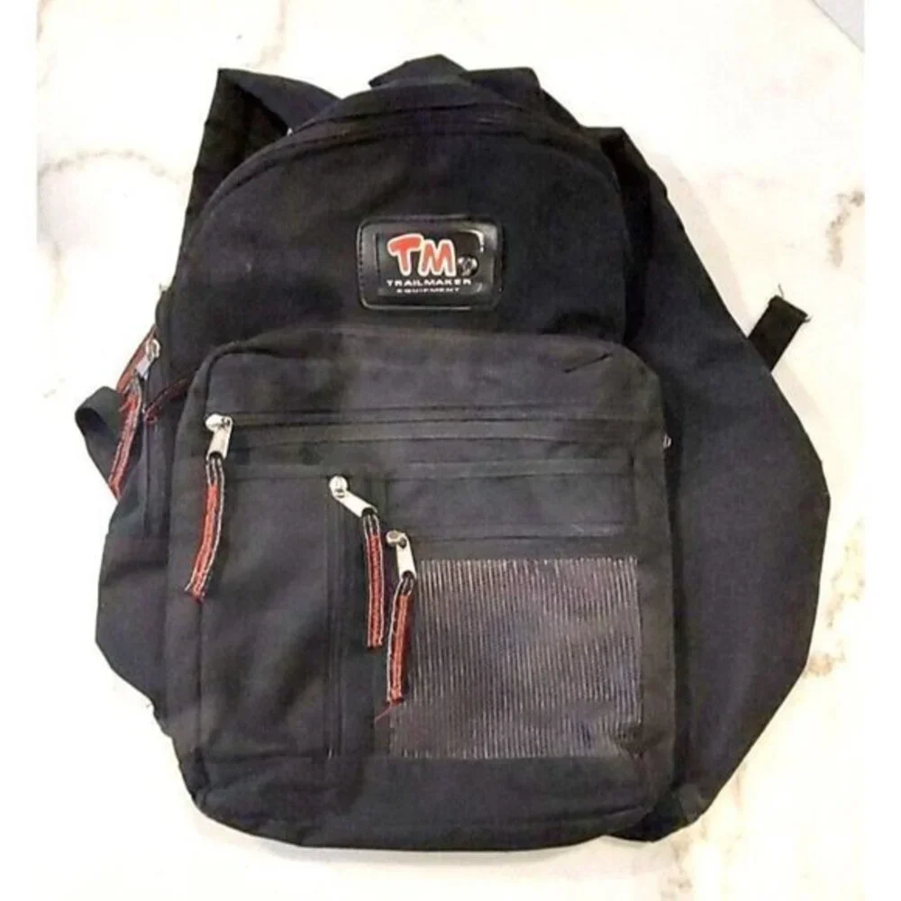 Trailmaker Equipment backpack 4 pocket front‎ Multi-pocket inside - Black