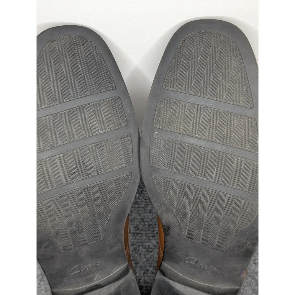 Clarks left black