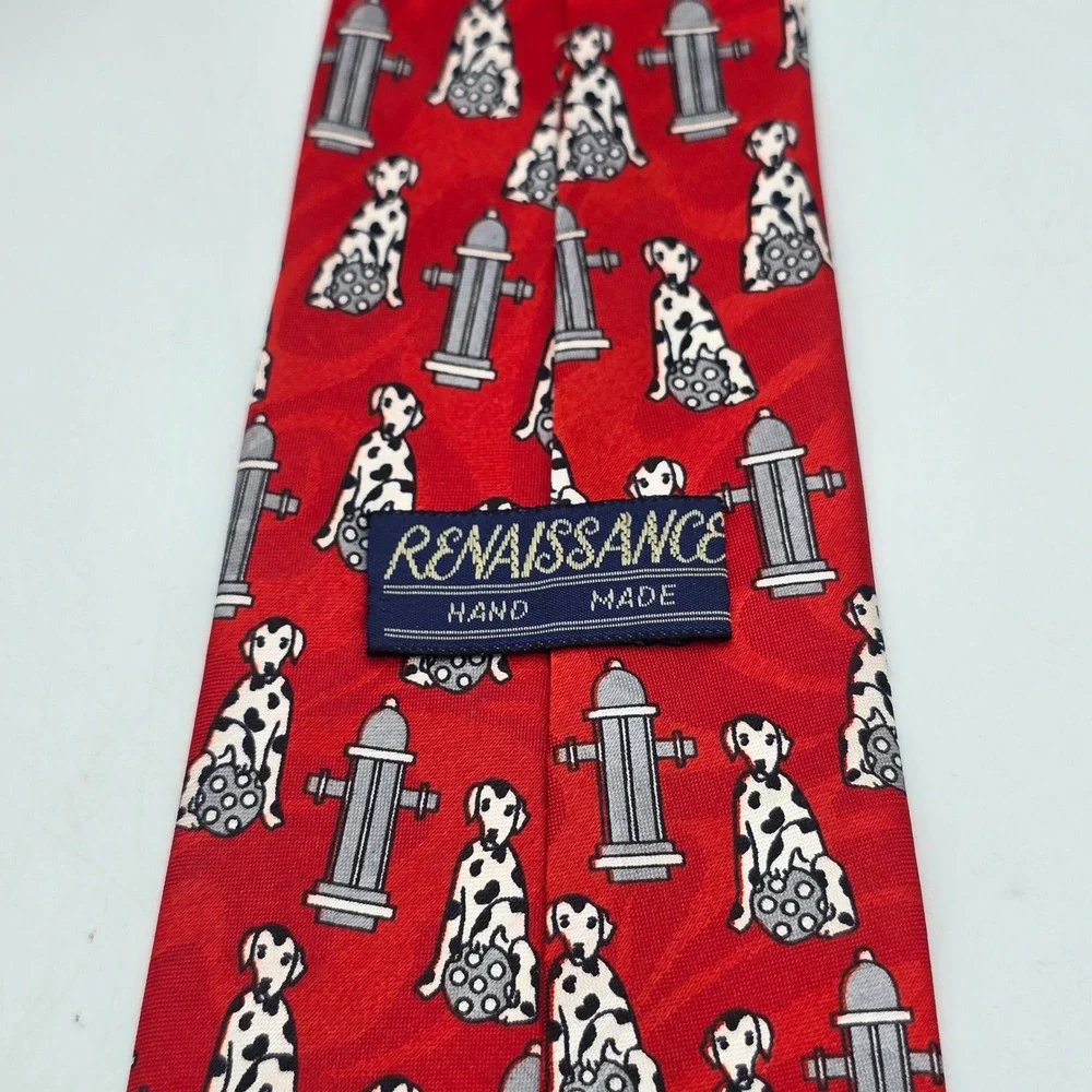 Renaissance necktie features