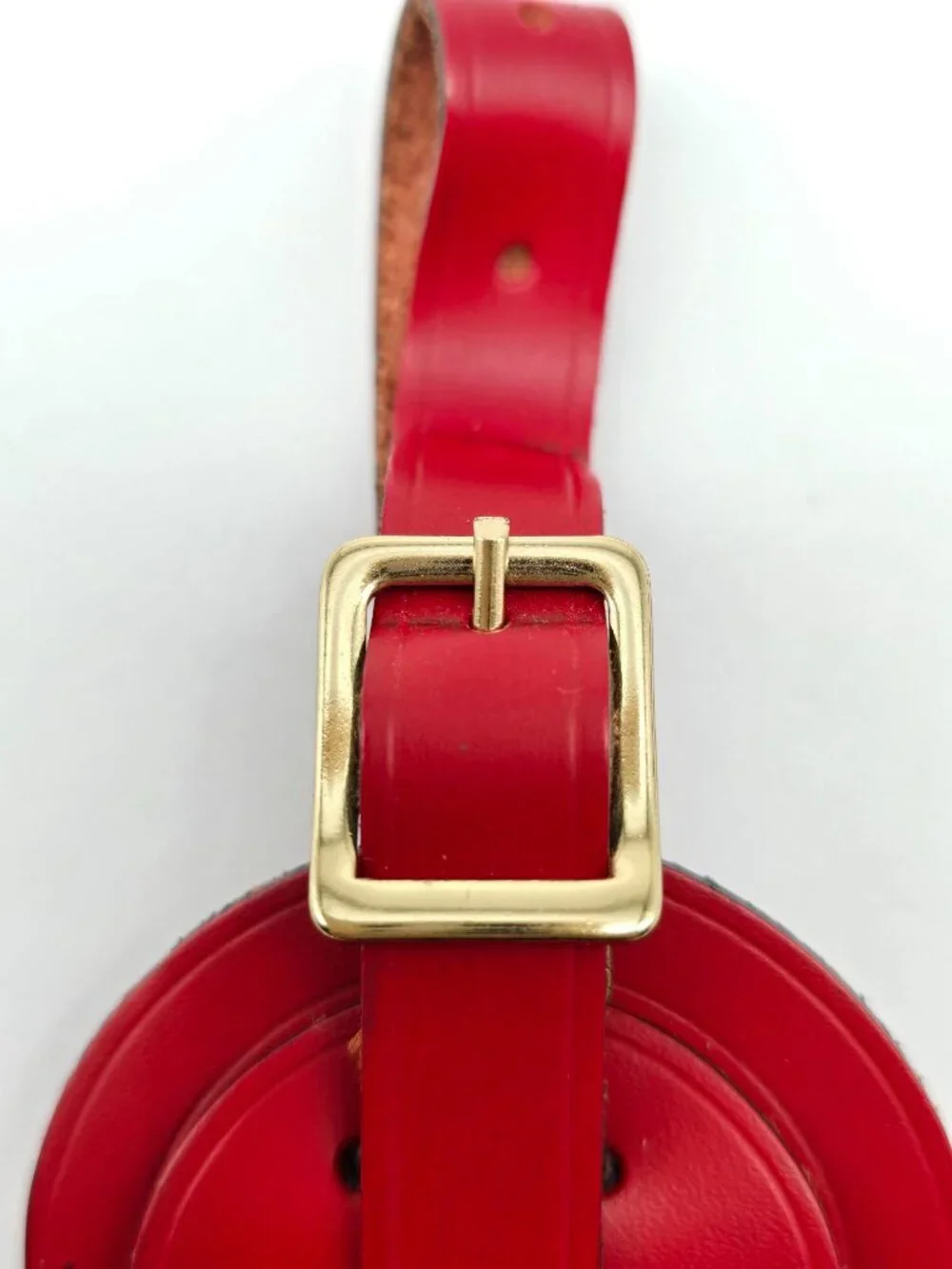 Louis Vuitton buckle stitching
