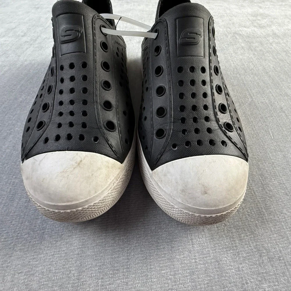 Skechers slip water