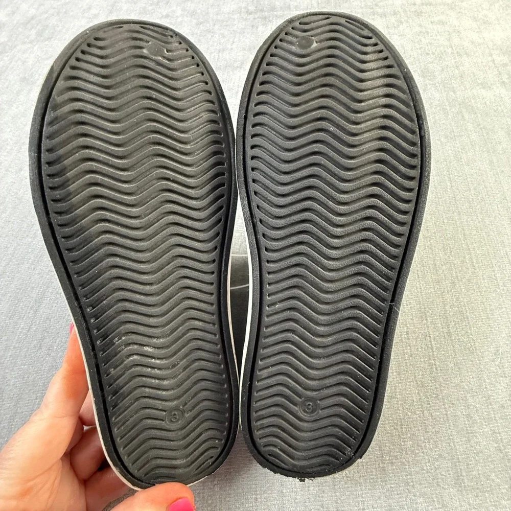 Skechers slip water