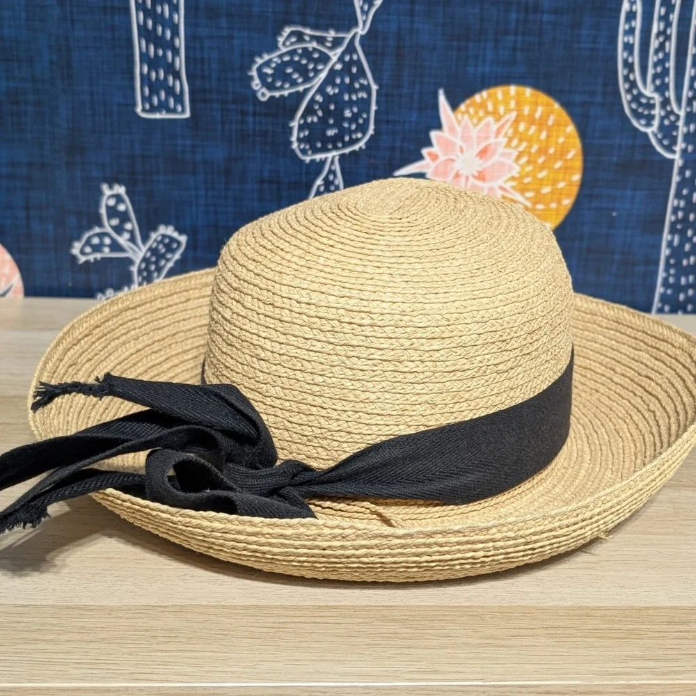 Helen Kaminski handcrafted 100%