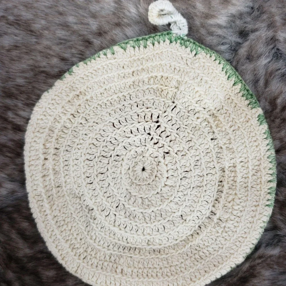Handmade crocheted looseness