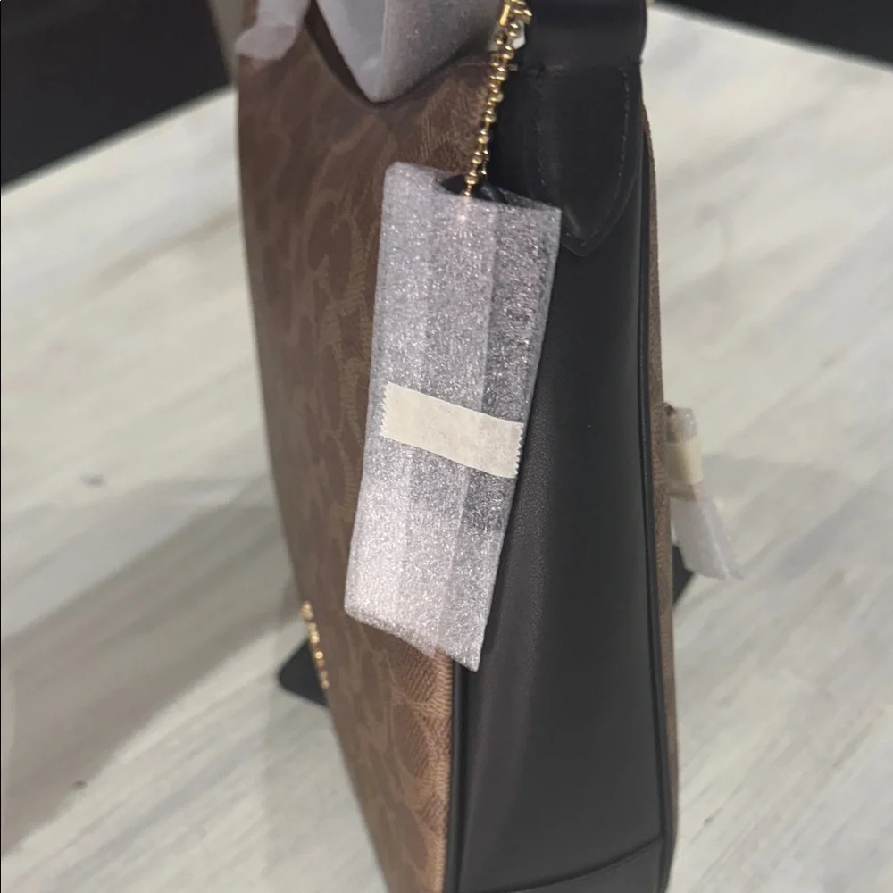 Coach elegant shoulder