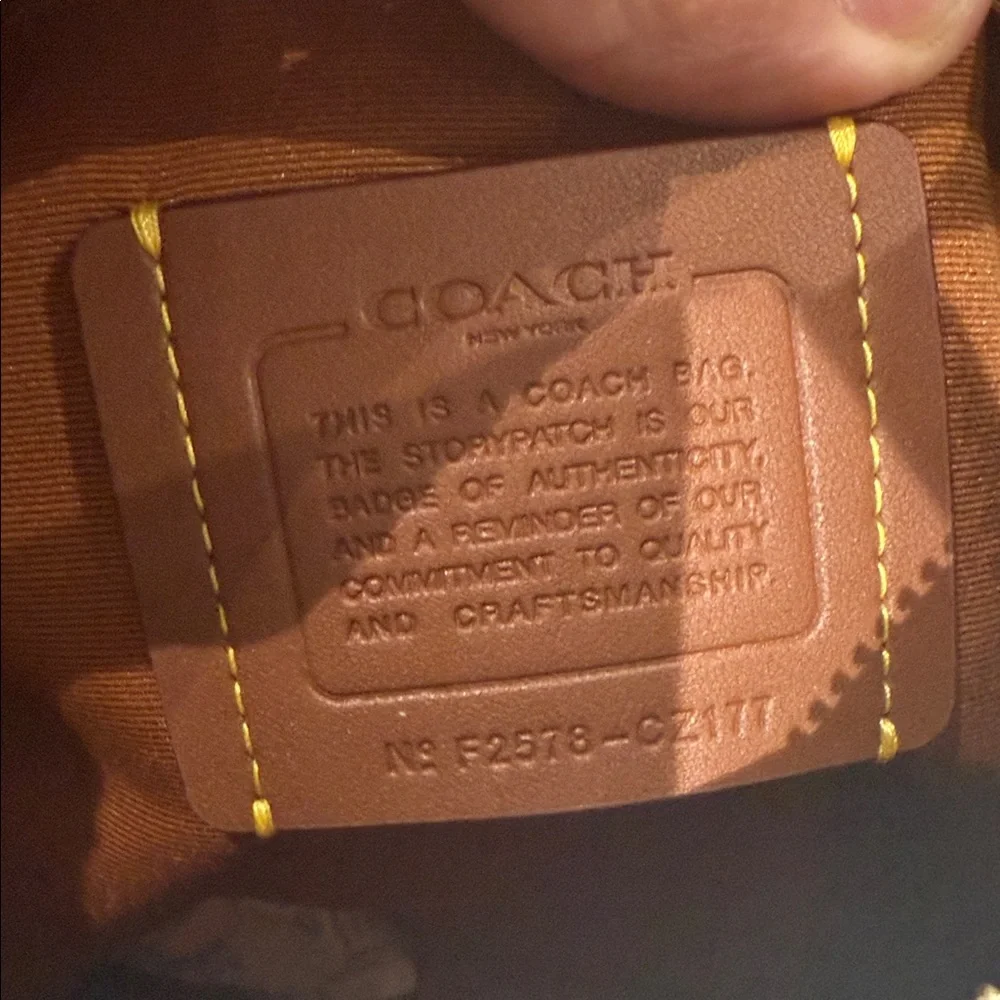 Coach elegant shoulder
