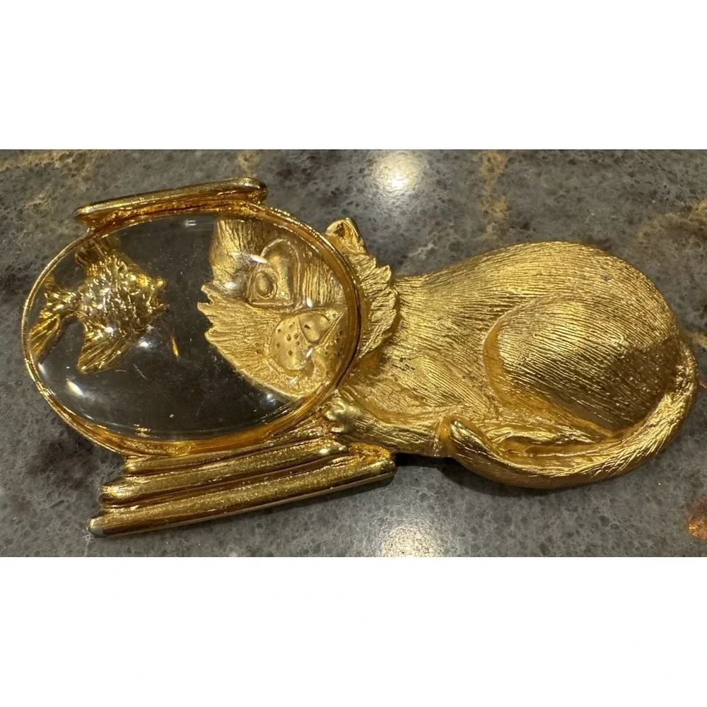 Vintage JJ Cat Fish Bowl Brooch Gold Tone Lucite Crystal Aquarium Pin‎ Signed