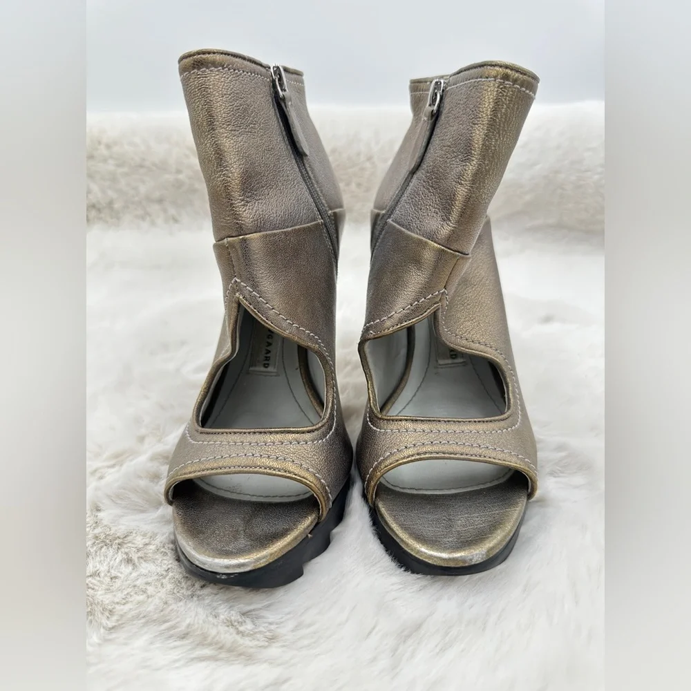 Camilla Skovgaard Peep-Toe Booties size 38 US 8‎ Gold like NEW