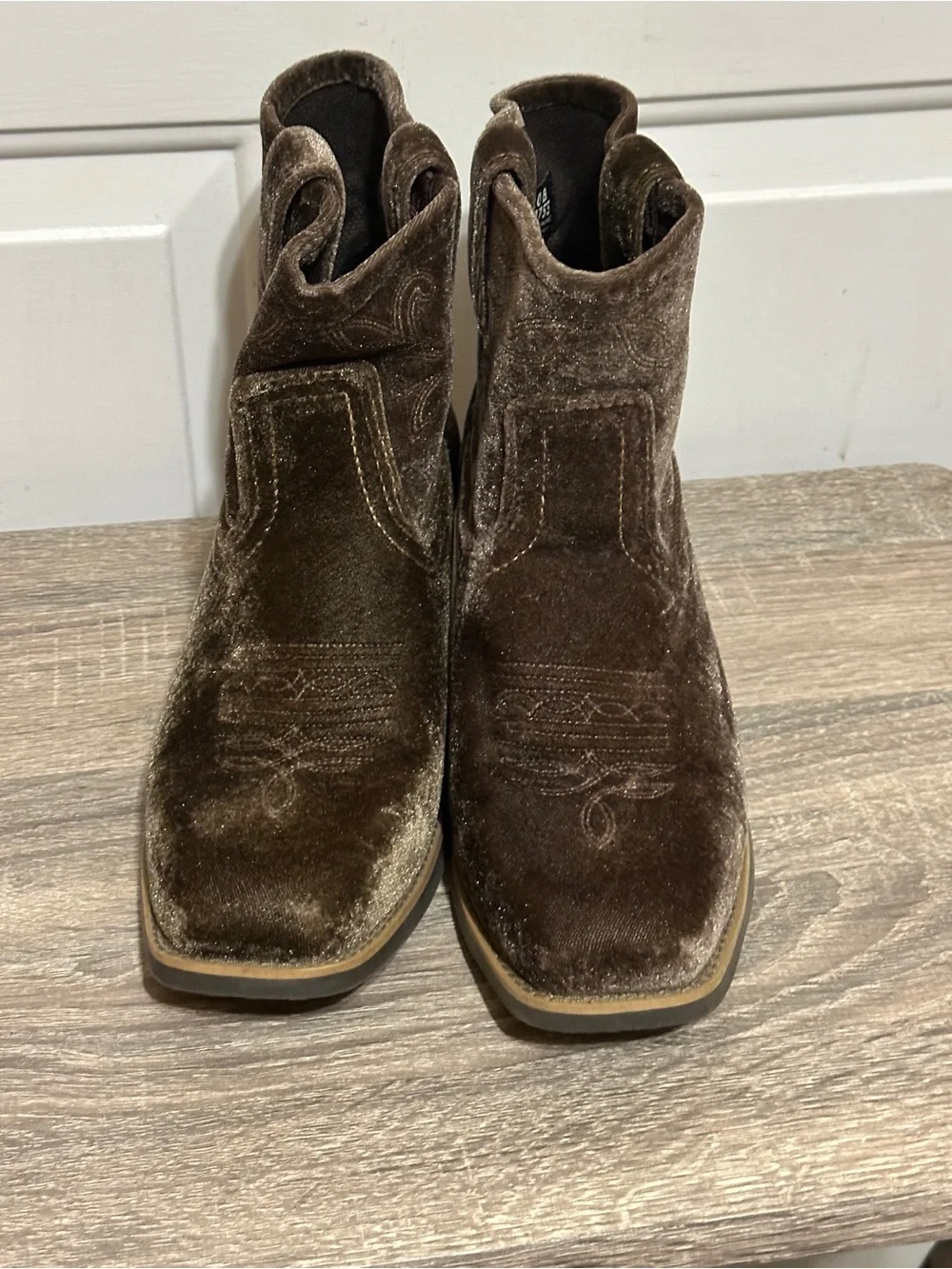 Justin Boots stylish brown