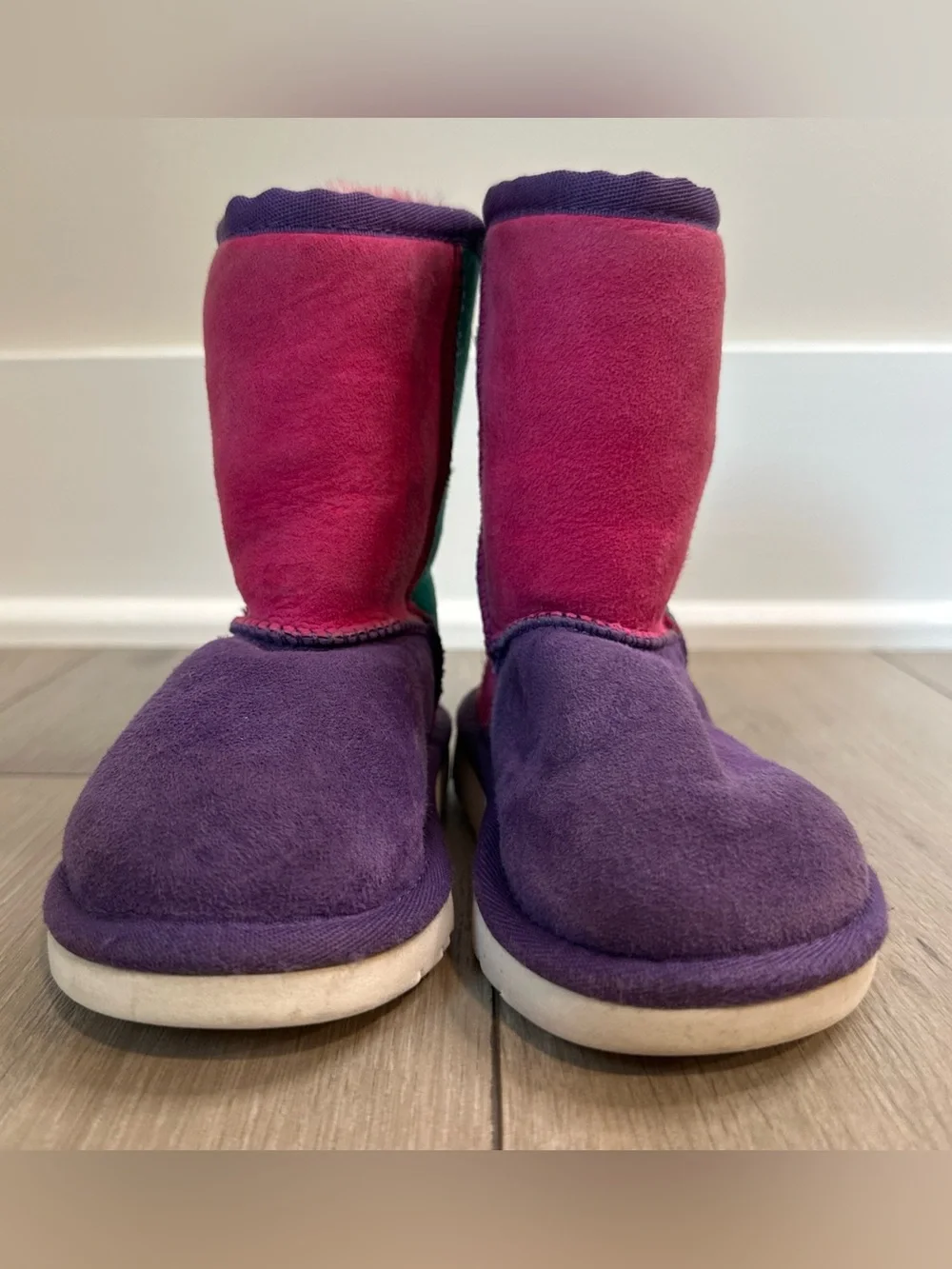UGG bright colorblock