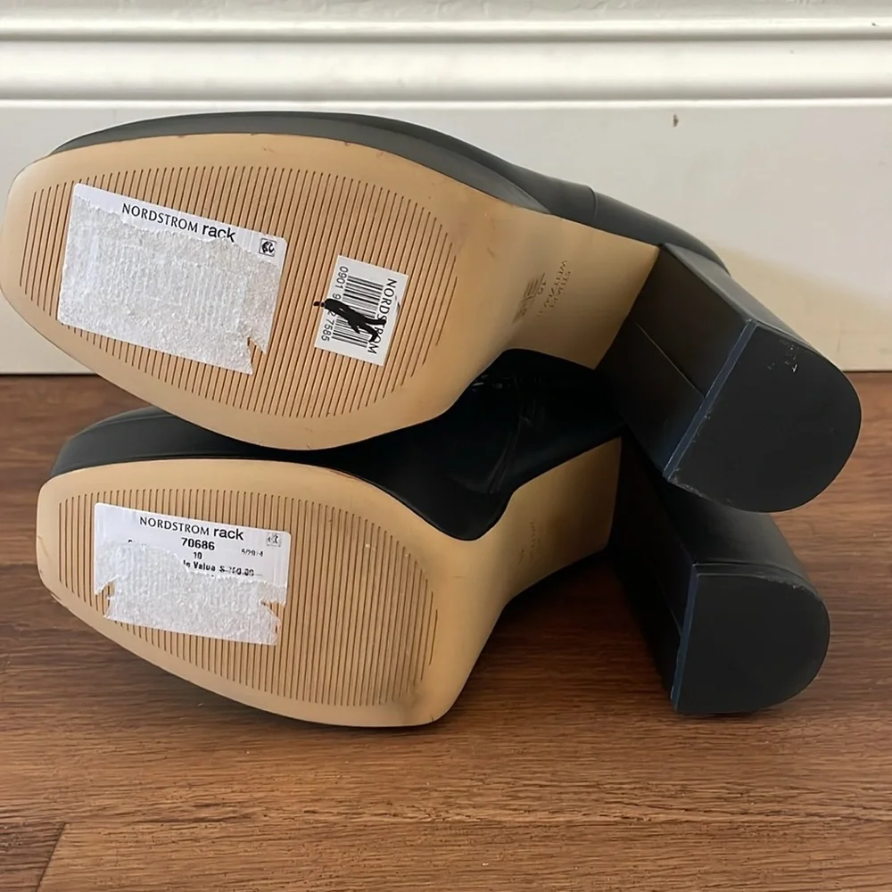 Stuart Weitzman new no
