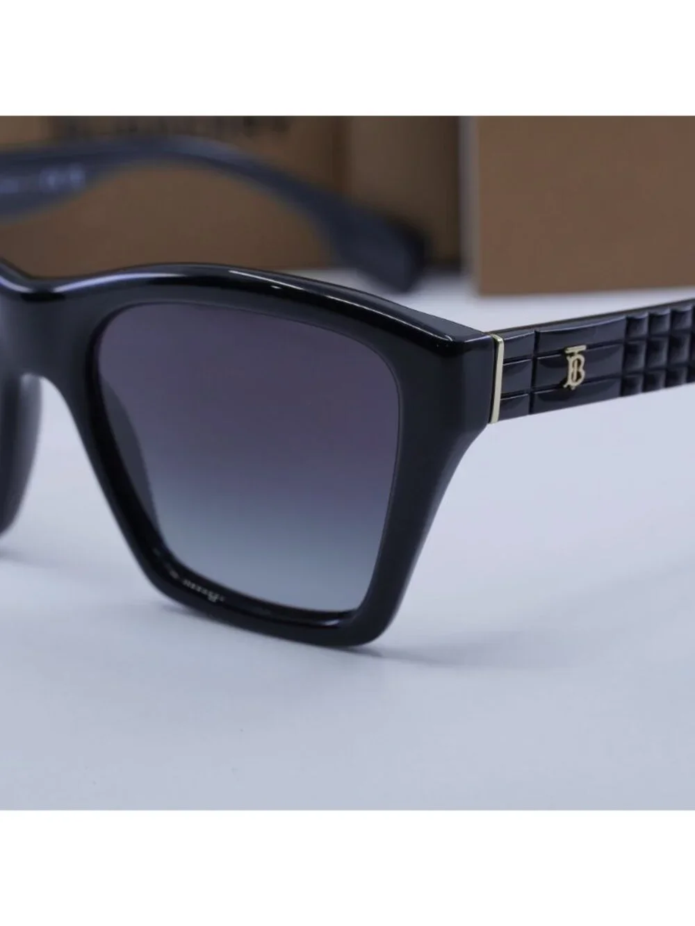 Burberry model be4391