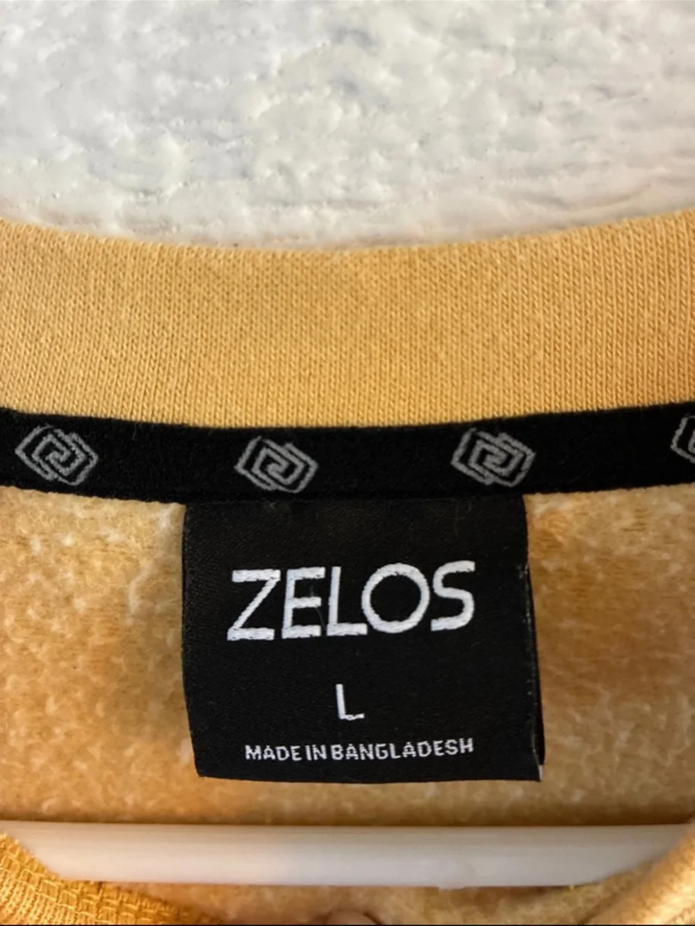 ZELOS smooth neckline hem