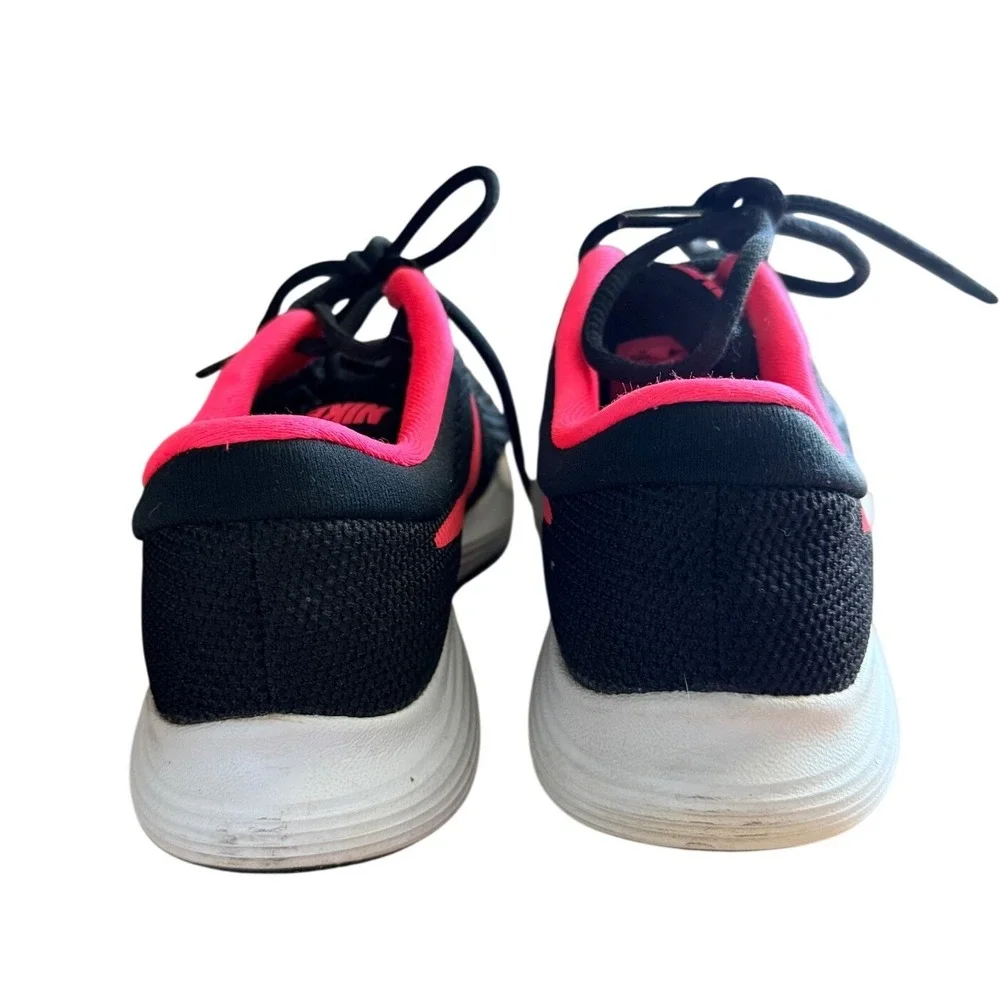 Nike revolution running