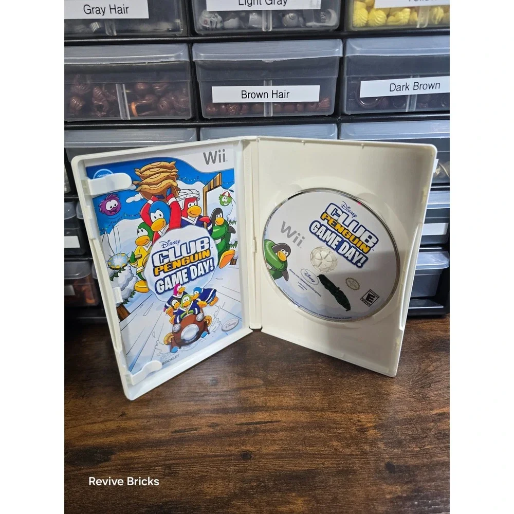 Club Penguin: Game Day (Nintendo Wii, 2010) CIB‎ Complete Tested Working Great
