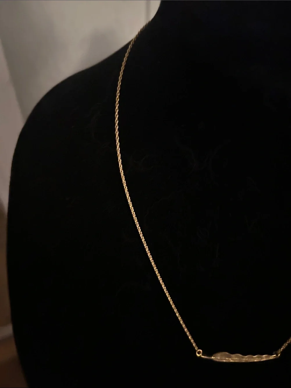 Delicate Gold Feather Pendant Necklace - Women Jewelry