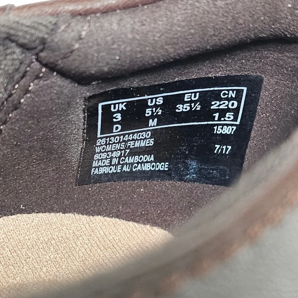 Clarks collection brown