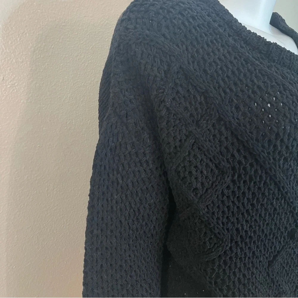 Black crew neck dropped shoulders ribbed trims knit sweater